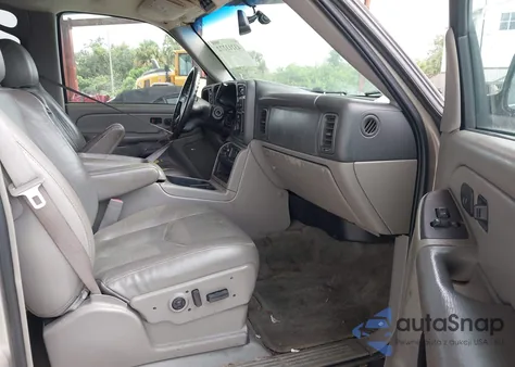 2004 Chevrolet Suburban 1500 Z71 z USA, uszkodzony, nr VIN 3GNFK16Z14G316015